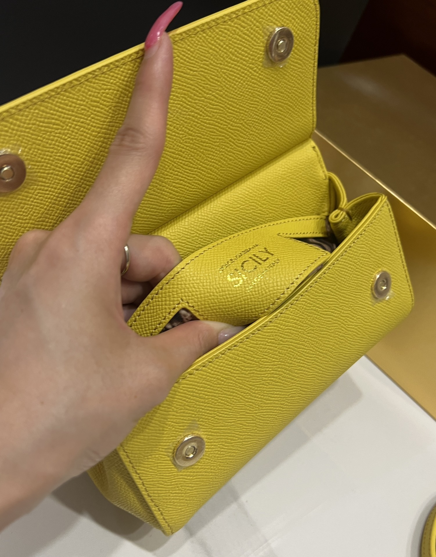 ドルチェ・アンド・ガッバーナ「D&G」シシリーミニ レザートップハンドルバッグ