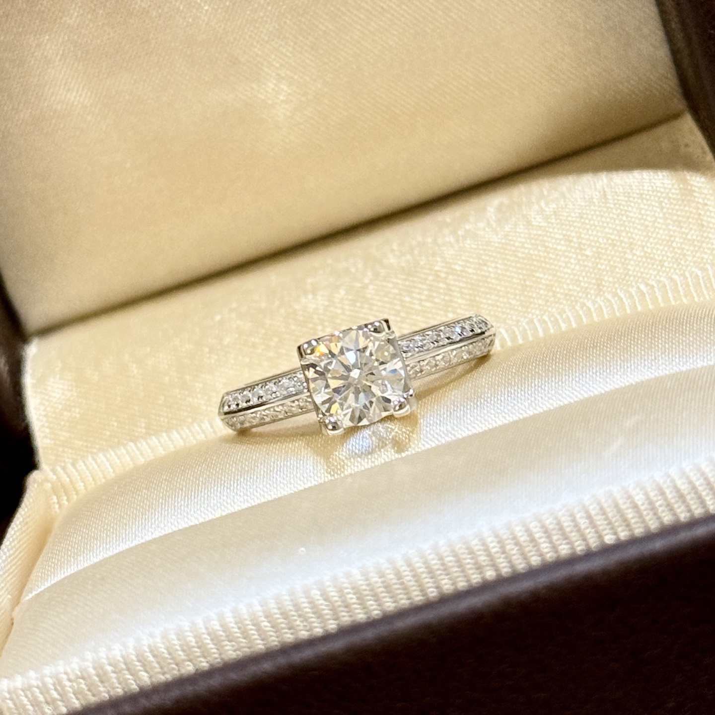 カルティエ「Cartier」ダブルロウ ダイヤモンド ウェディングリング