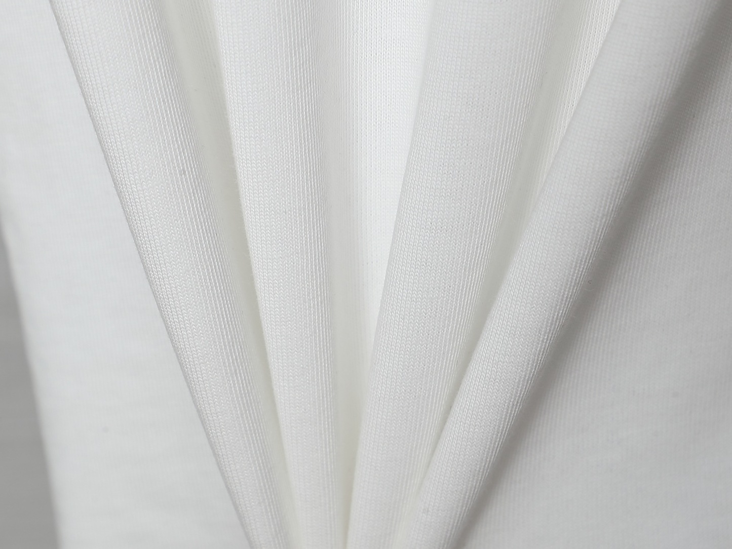 グッチ「Gucci」定番胸元刺繍半袖Tシャツ