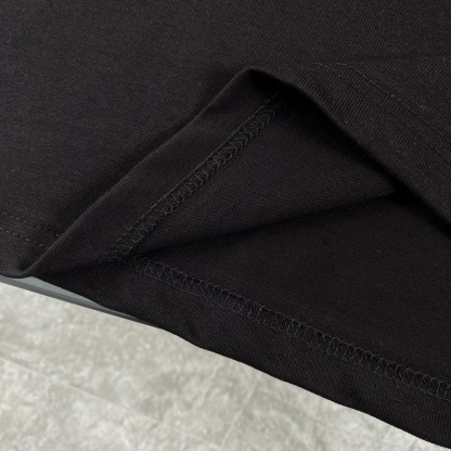 ルイ・ヴィトン「Louis Vuitton」 2025 コスモグラフィティ スプレーアート プリント クルーネックTシャツ（メンズ）