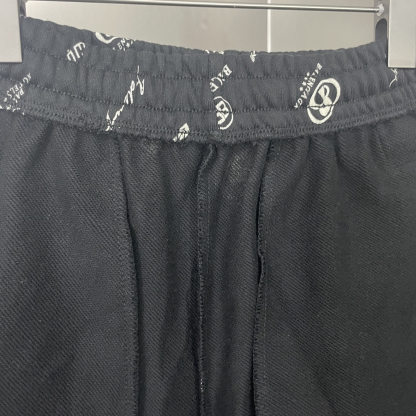 バレンシアガ「Balenciaga」ヘビーウォッシュ＋インディゴ染め＋フルロゴプリントショートパンツ