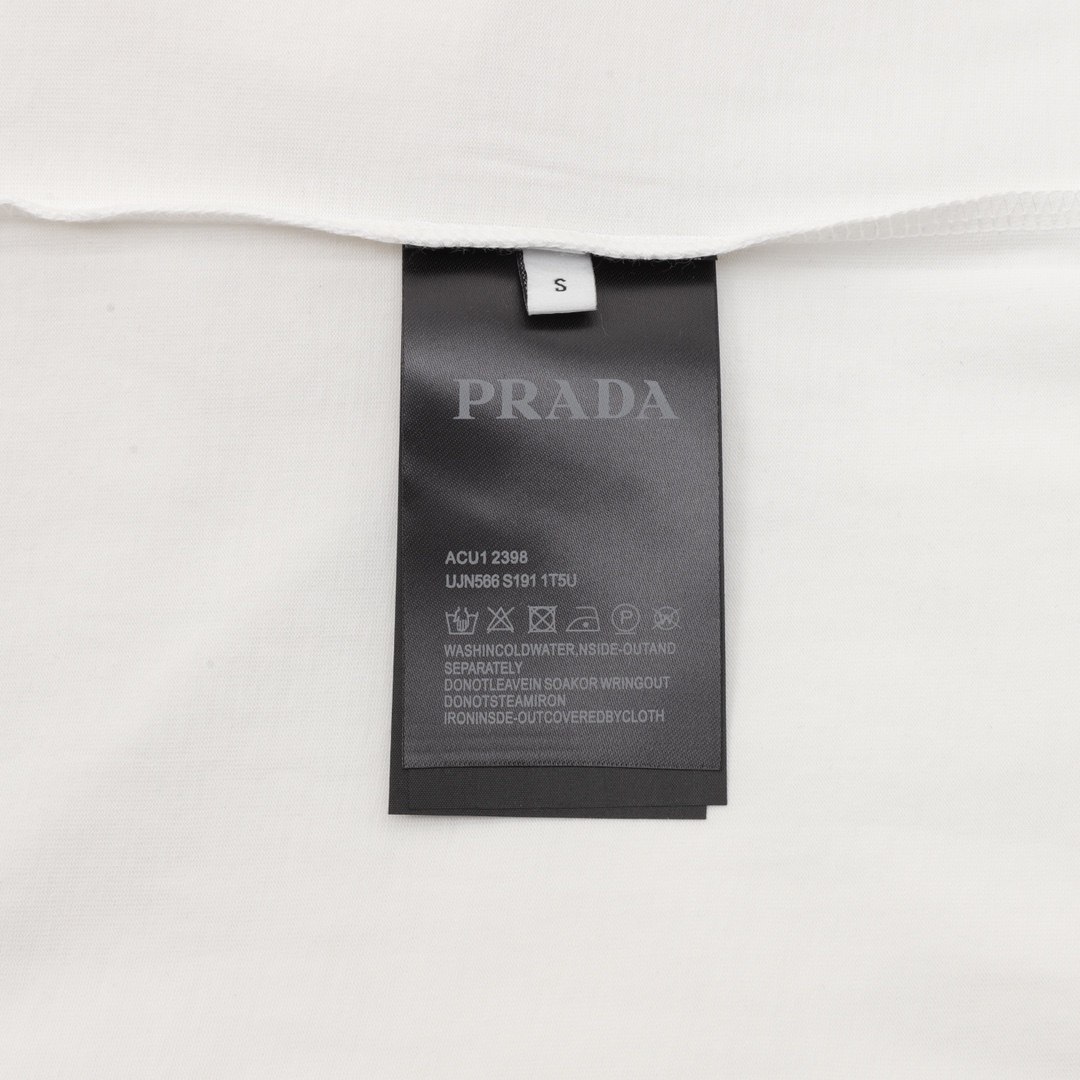 プラダ「Prada」3D ブラッシュド グラフィティ エンブロイダリー Tシャツ