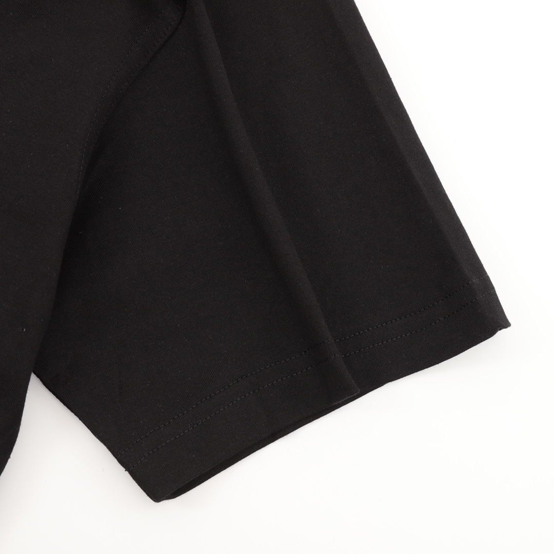 バーバリー「Burberry」クラシック シャドウレタリング プリント Tシャ