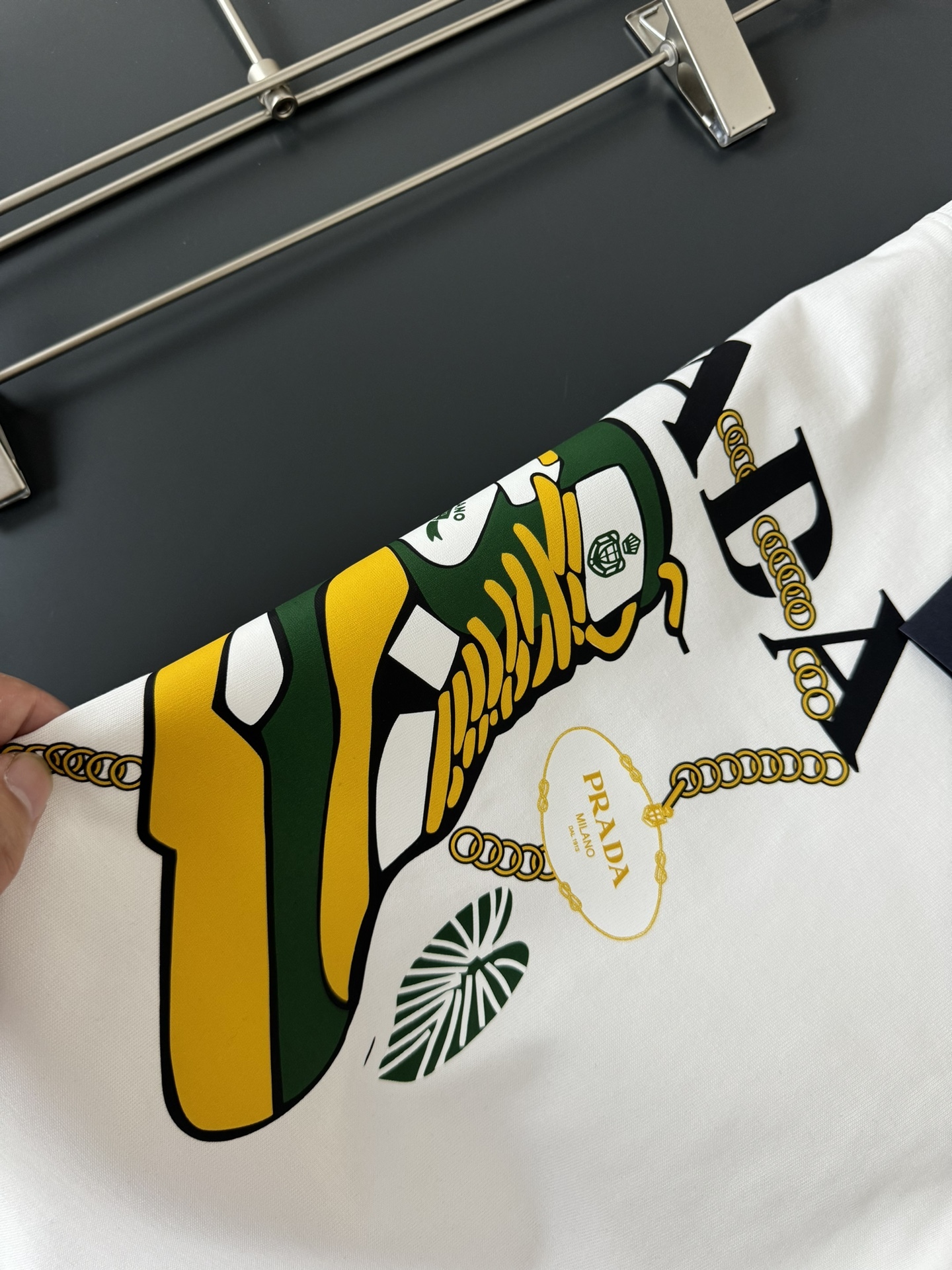 プラダ「Prada」2025SS クラシックロゴ クルーネックTシャツ