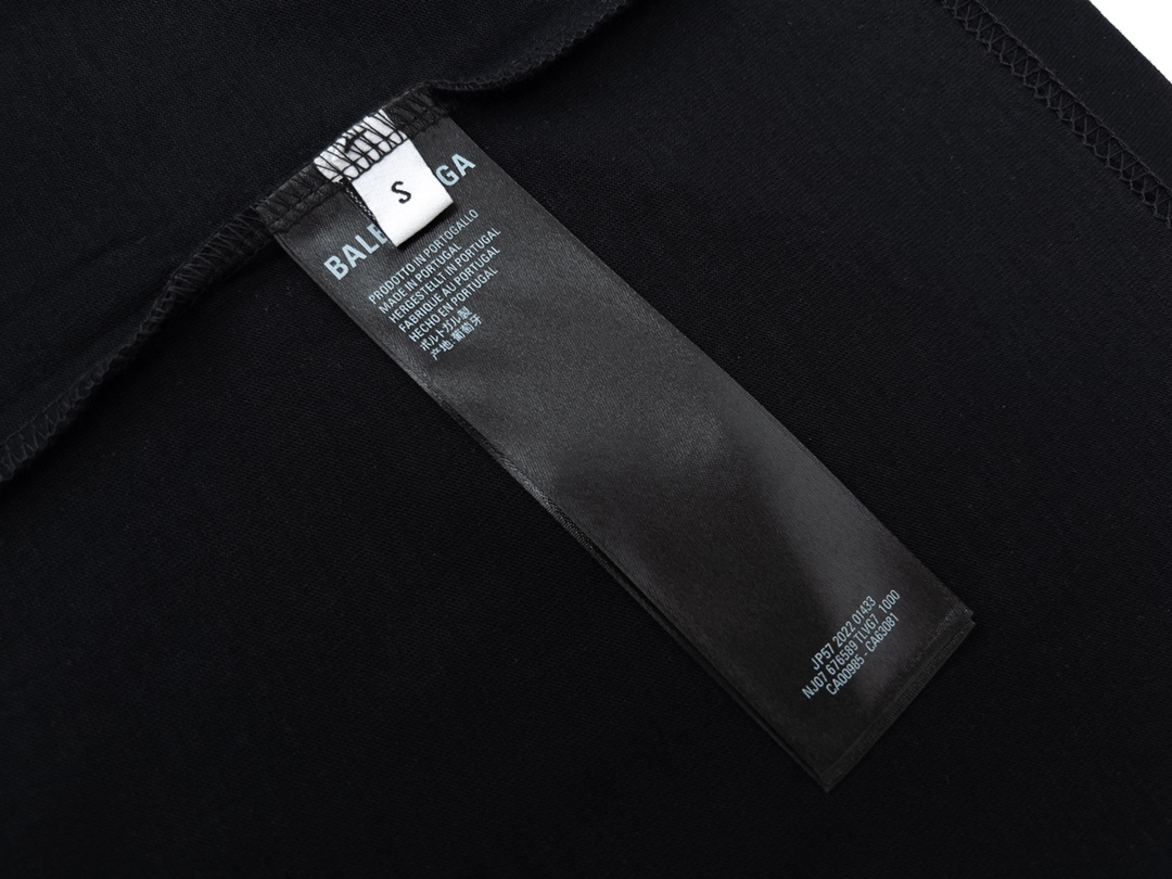 バレンシアガ「Balenciaga」 ミラーシリーズ インバースロゴTシャツ