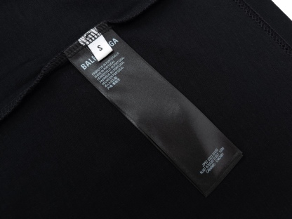 バレンシアガ「Balenciaga」 ミラーシリーズ インバースロゴTシャツ