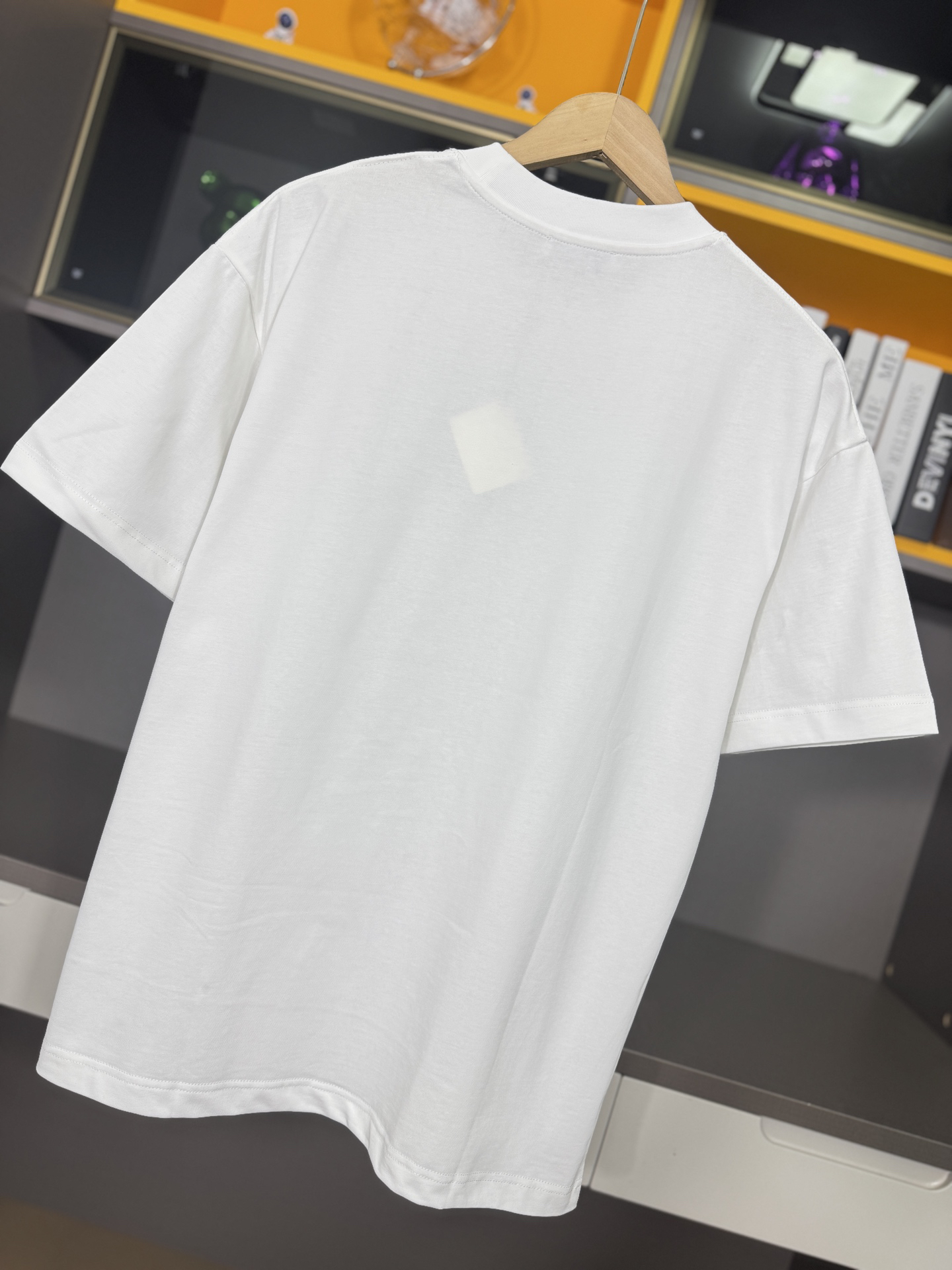 バーバリー「Burberry」インクウォッシュ エンブロイダリー ホース Tシャツ