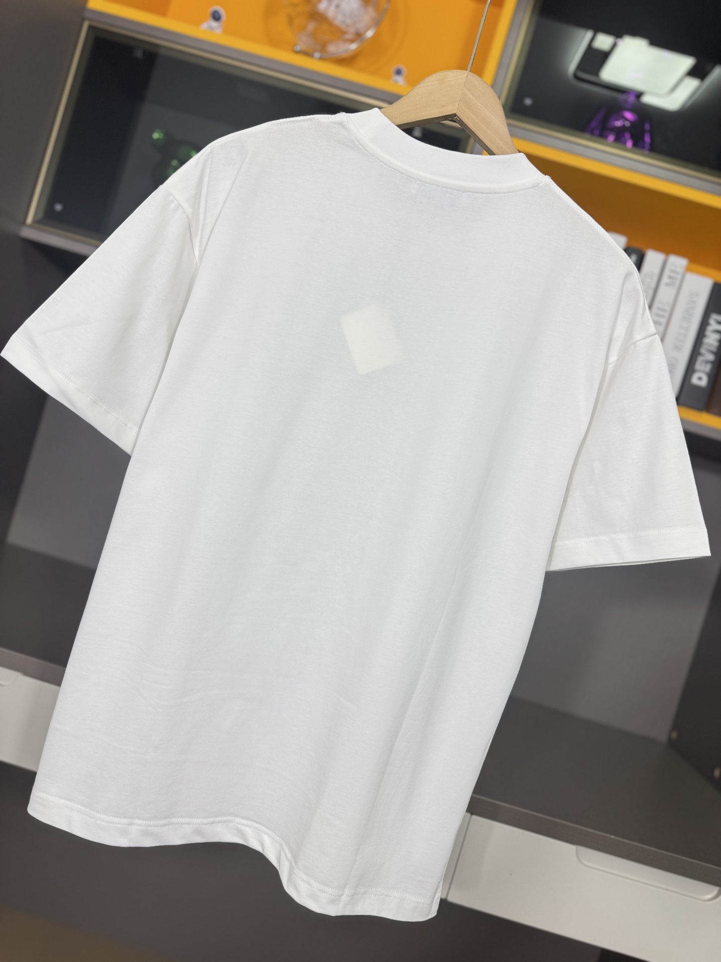 バーバリー「Burberry」インクウォッシュ エンブロイダリー ホース Tシャツ