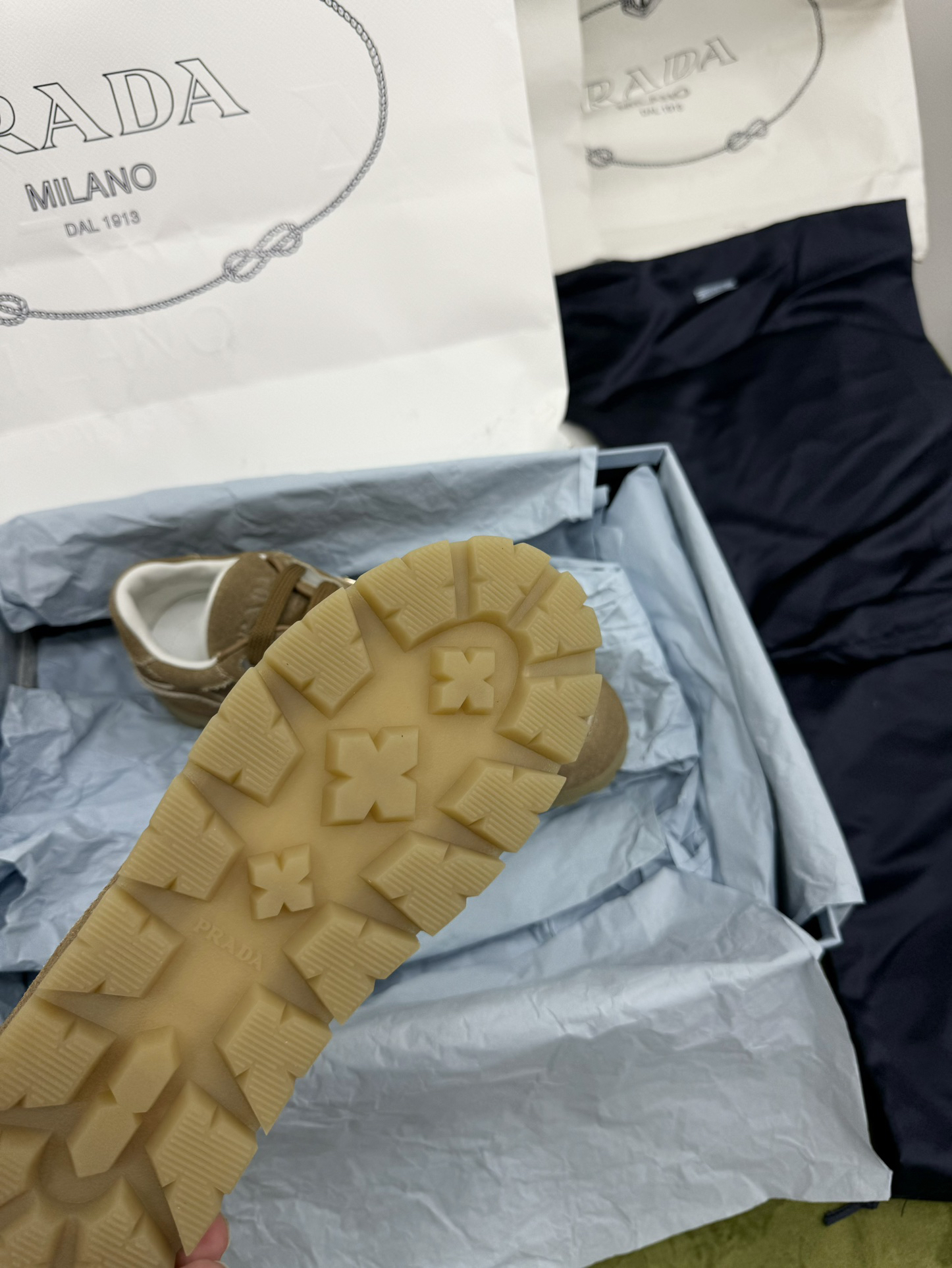 プラダ［Prada］ America's Cup キャンバススニーカー（ユニセックス）