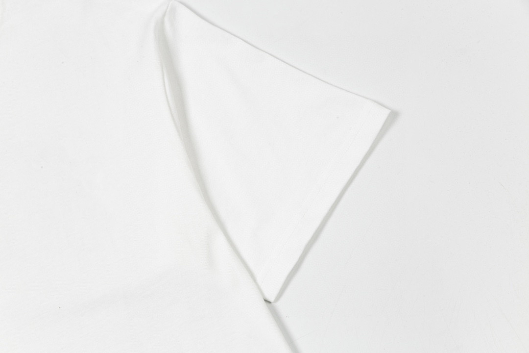 サンローラン「Saint Laurent」PARIS 23SS ロゴTシャツ