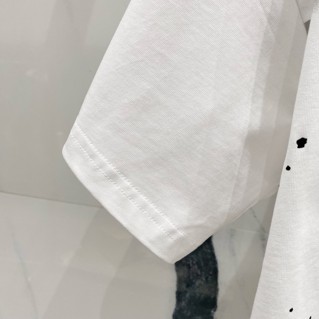 ヴァレンティノ「Valentino」クルーネック 半袖Tシャツ