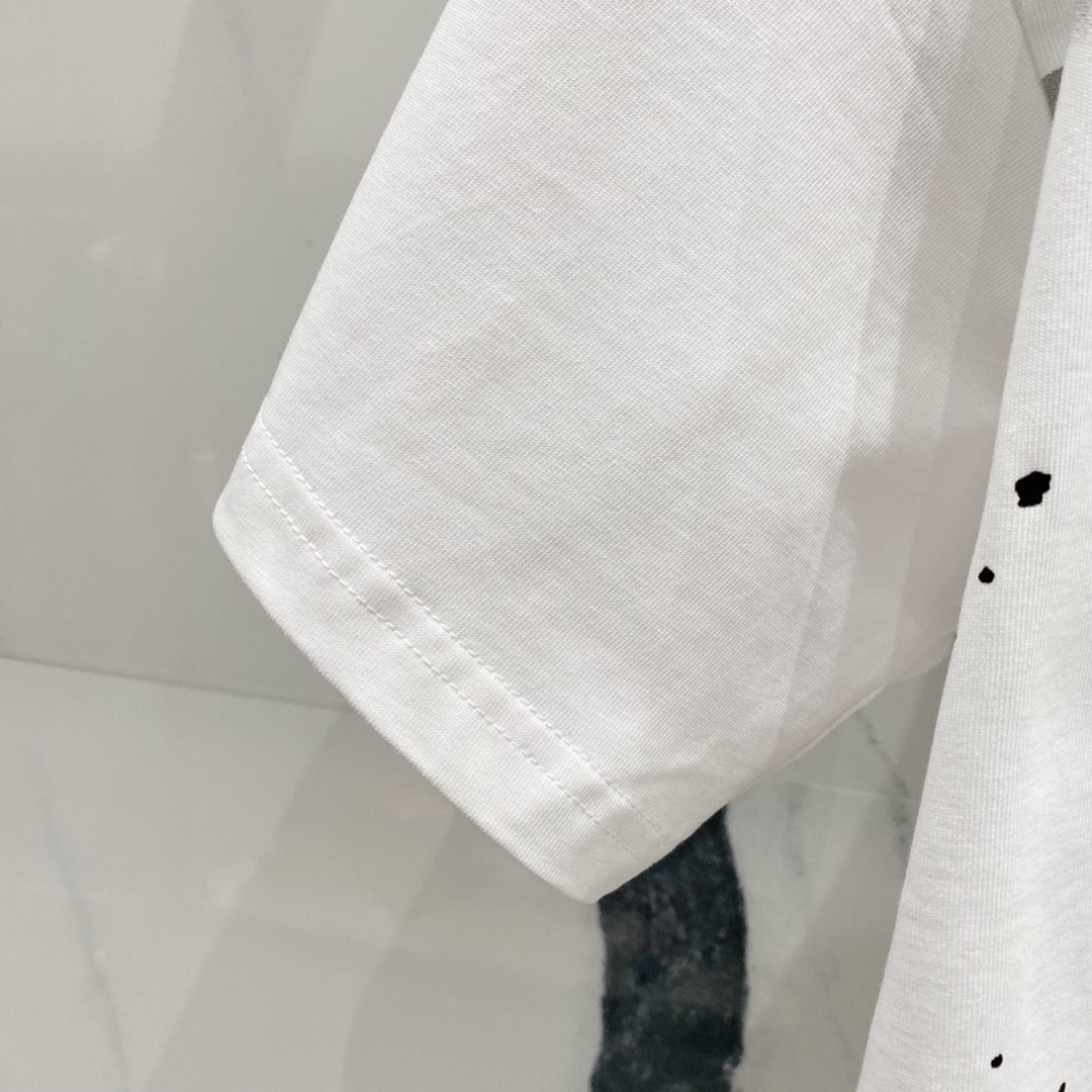 ヴァレンティノ「Valentino」クルーネック 半袖Tシャツ