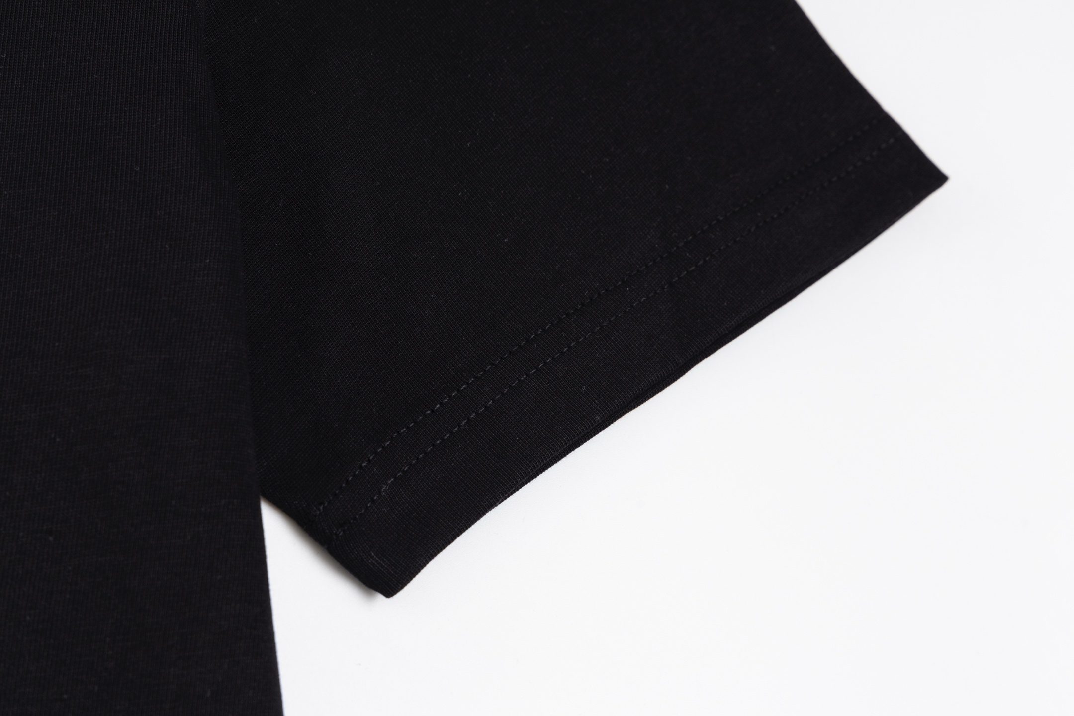 サンローラン「Saint Laurent」カラフルグラフィティロゴ ショートスリーブTシャツ