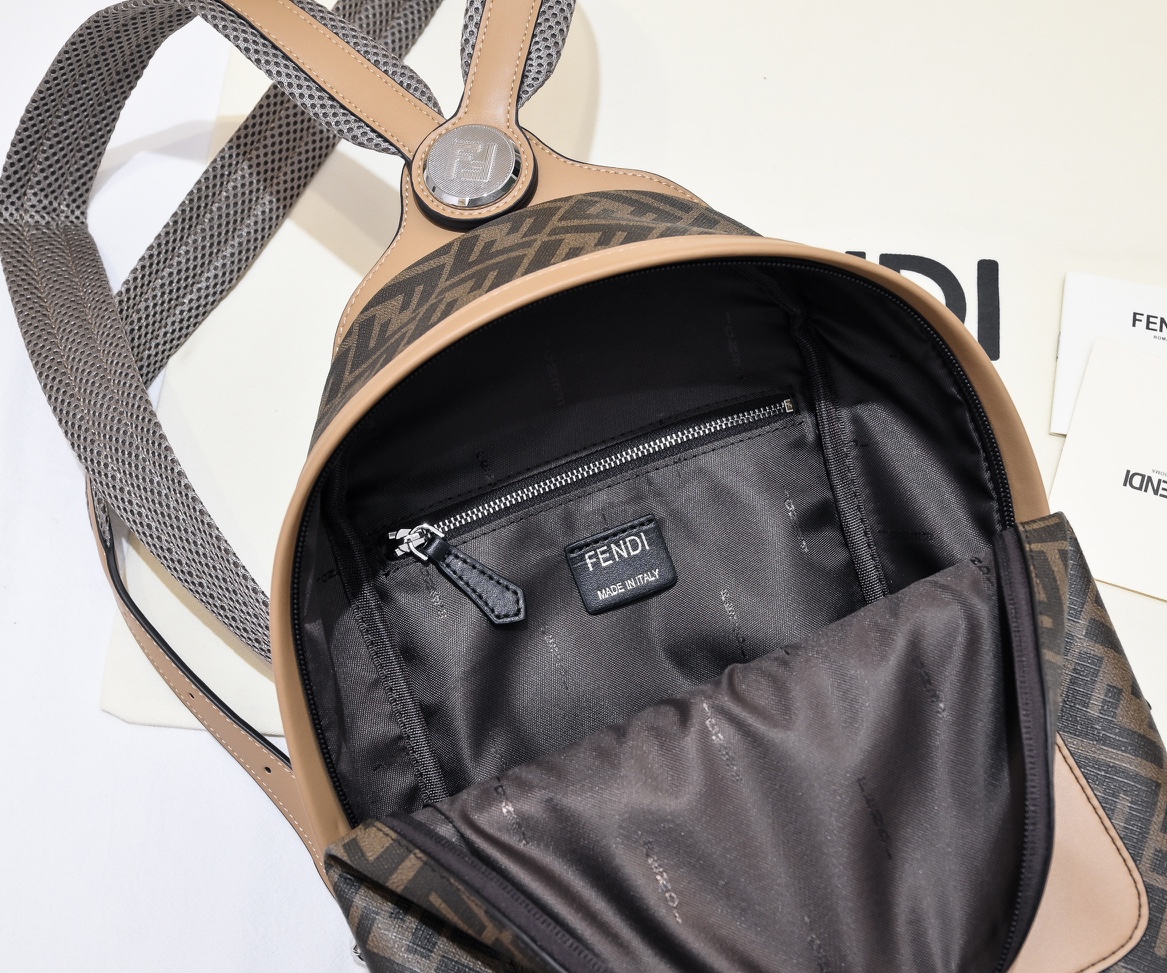 フェンディ「Fendi」Chiodo リュックサック