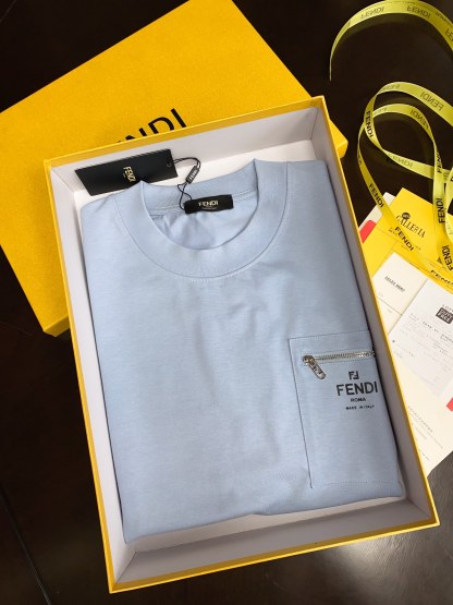 フェンディ「Fendi」FF エンボス刺繍ロゴ ショートスリーブTシャツ