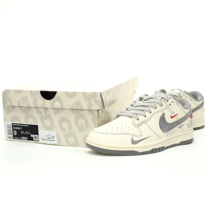 「コラボモデル」The North Face x Nike SB Dunk Low  オフホワイトグレー スケートボードシューズ