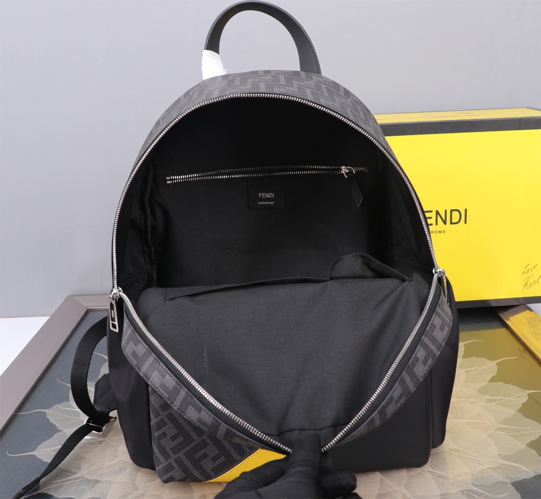 フェンディ「Fendi」バグズ メンズ ナイロン＆レザー バックパック