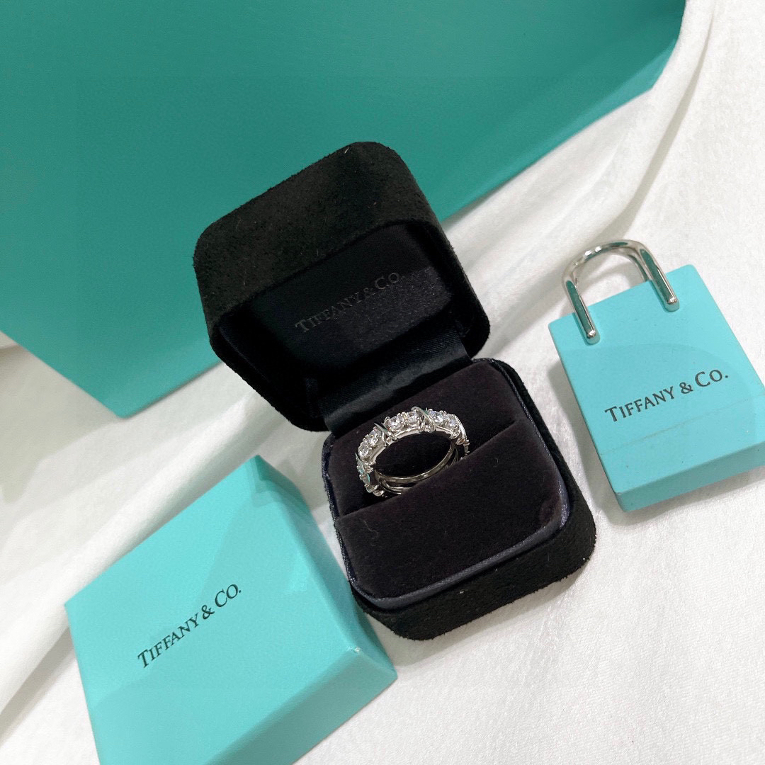 ティファニー「Tiffany & Co.」 クロスデザイン プラチナダイヤモンドリング