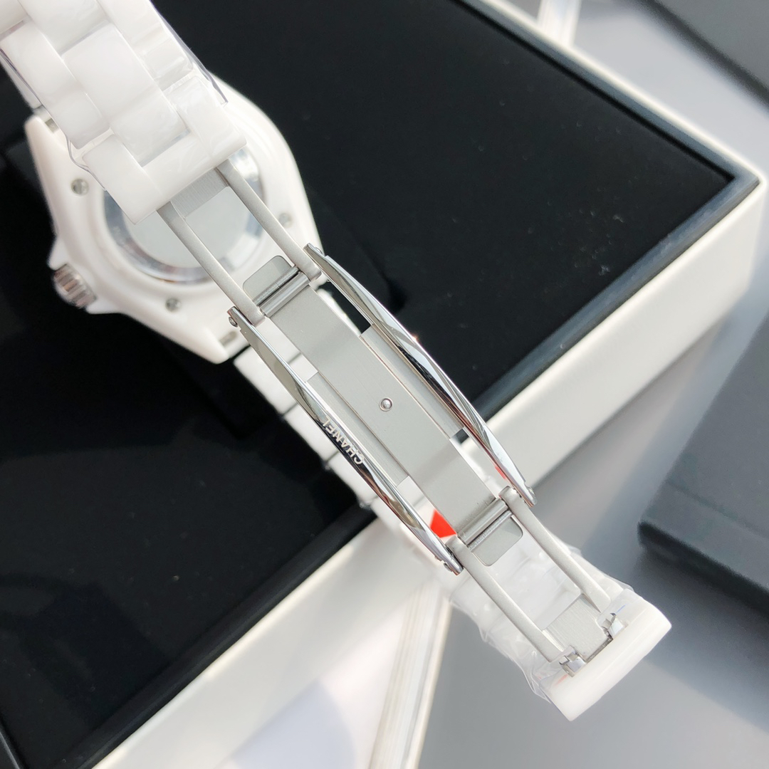 シャネル「Chanel」J12 キャリバー 33MM