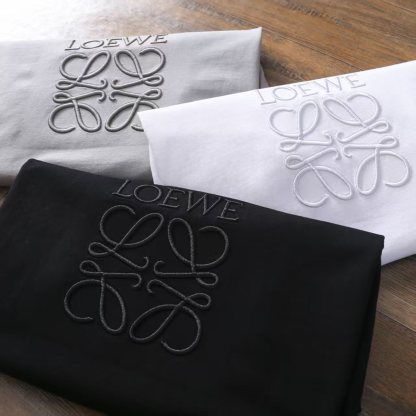 【ワンフォーワン】ロエベ「Loewe」Anagram 刺繍 クルーネック Tシャツ【在庫僅少】
