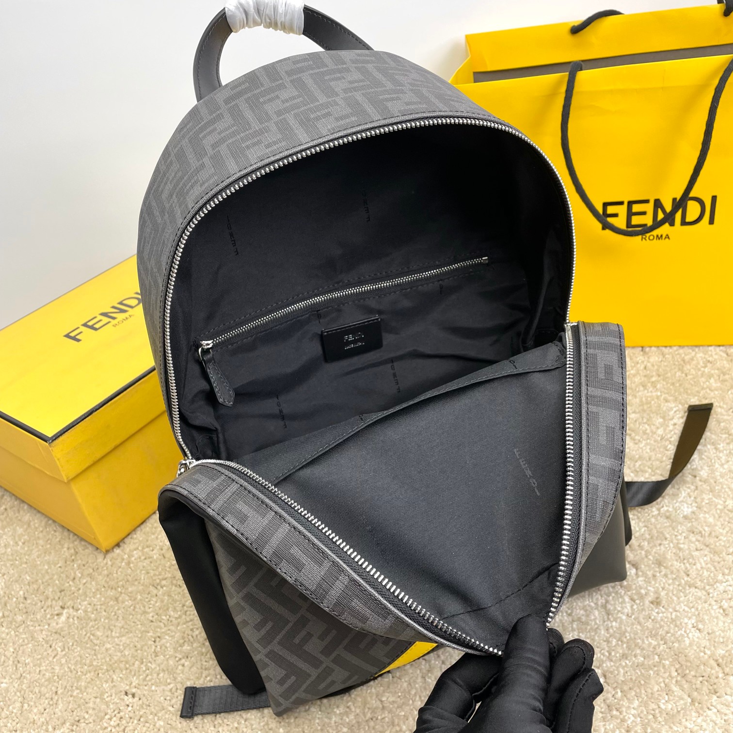 フェンディ「Fendi」バグズ メンズ バックパック