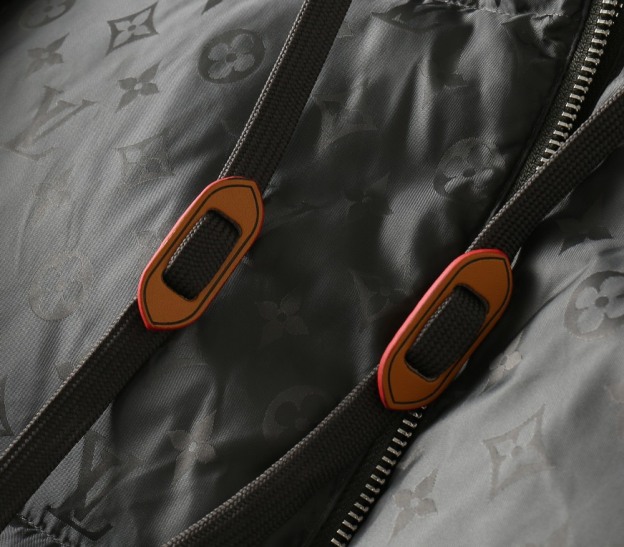 ルイ・ヴィトン「Louis Vuitton」秋冬コレクション ダウンジャケット