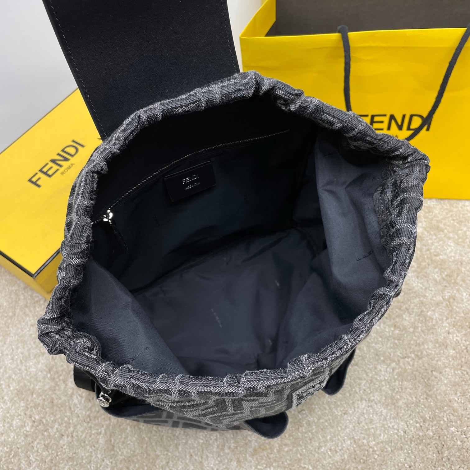 フェンディ「Fendi」 バグズ 7VZ070 バックパック