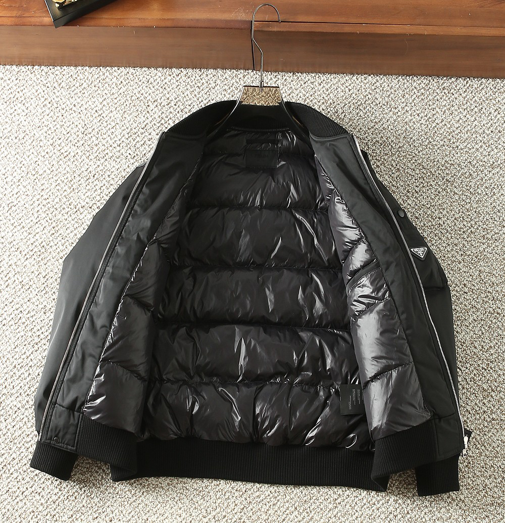 プラダ「Prada」秋冬ダウンジャケット