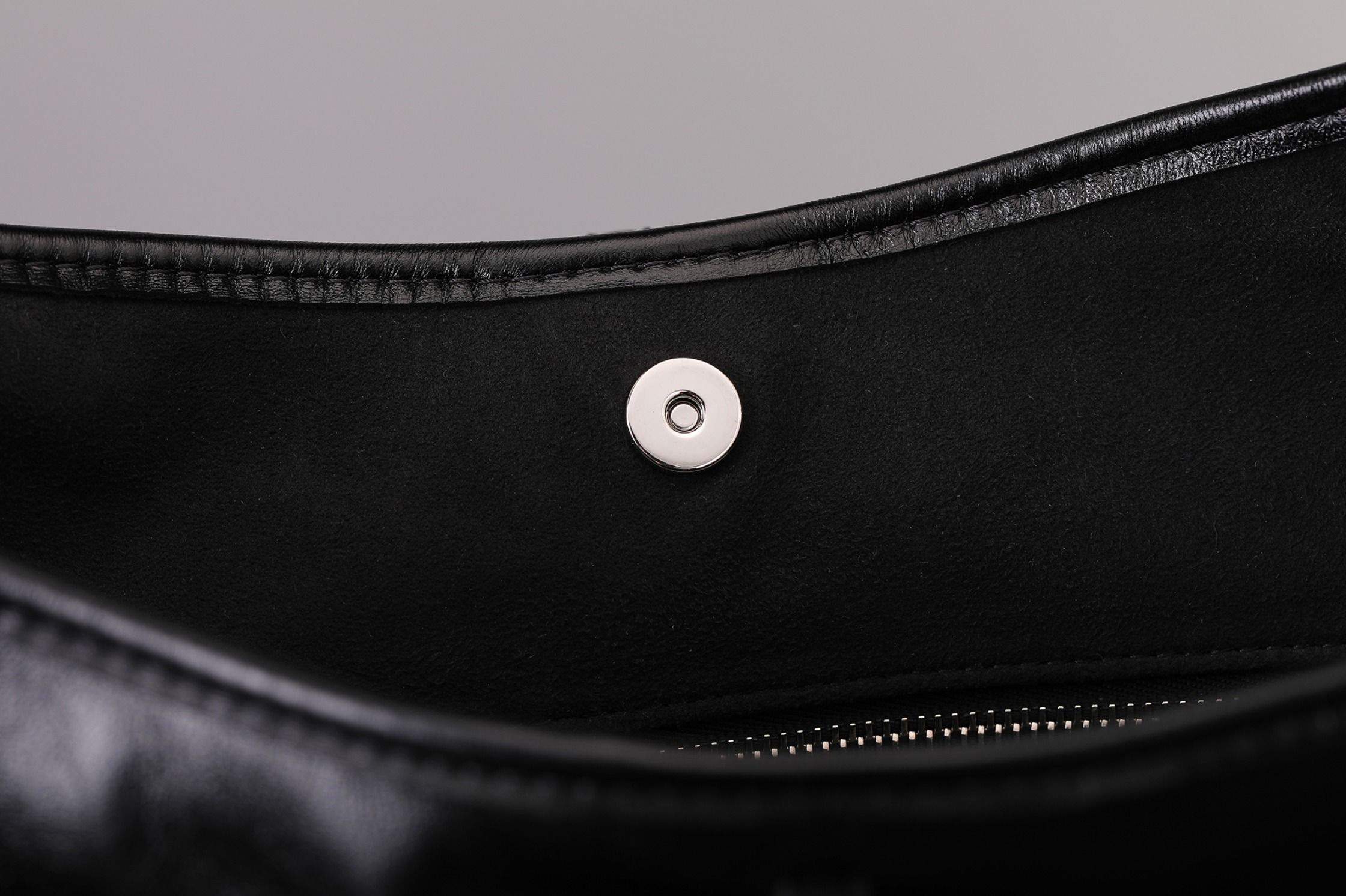 ルイ・ヴィトン「Louis Vuitton」キャリーオールダーク MM