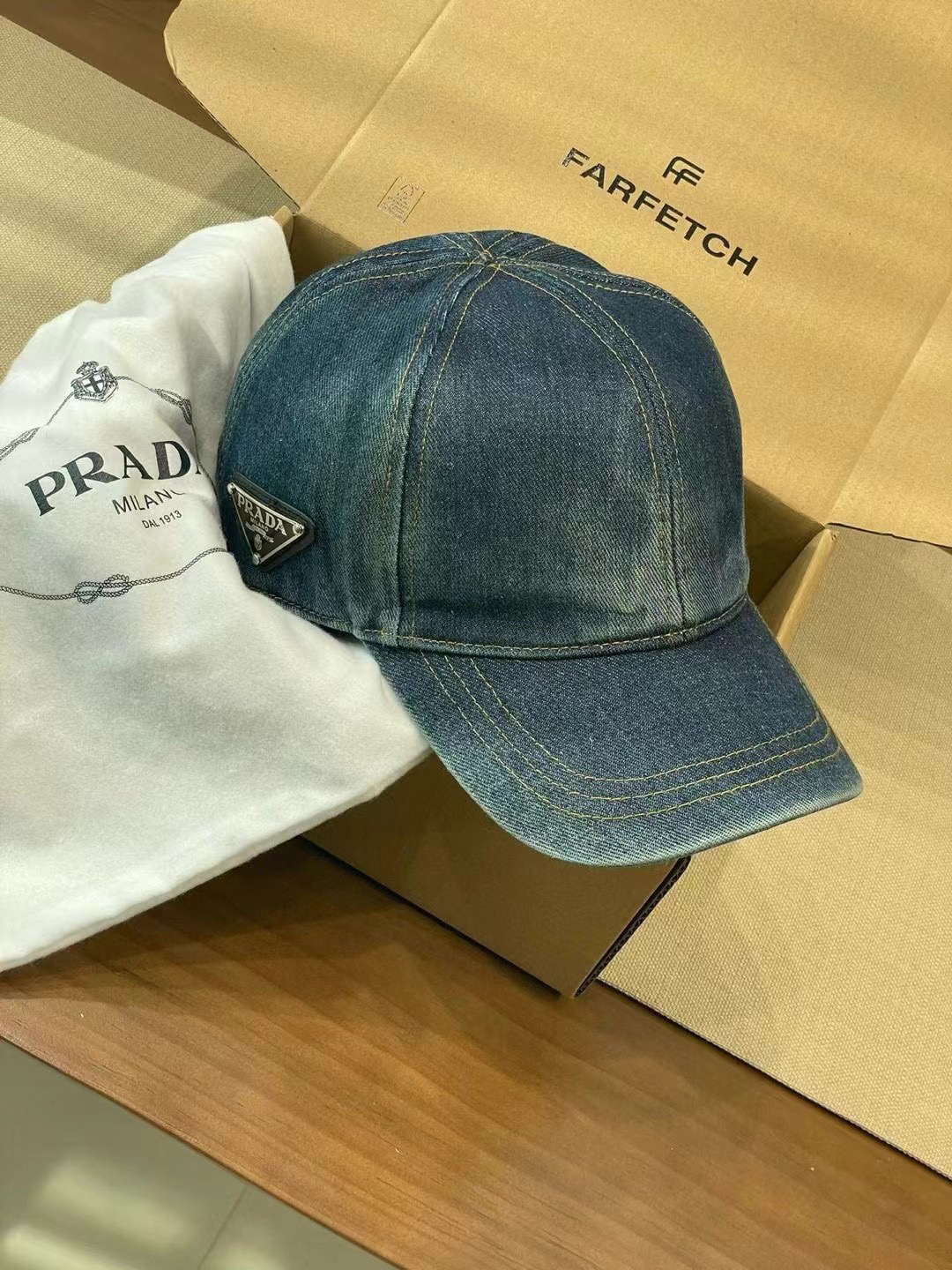 プラダ「Prada」  Denim Gradient Wash Baseball Cap