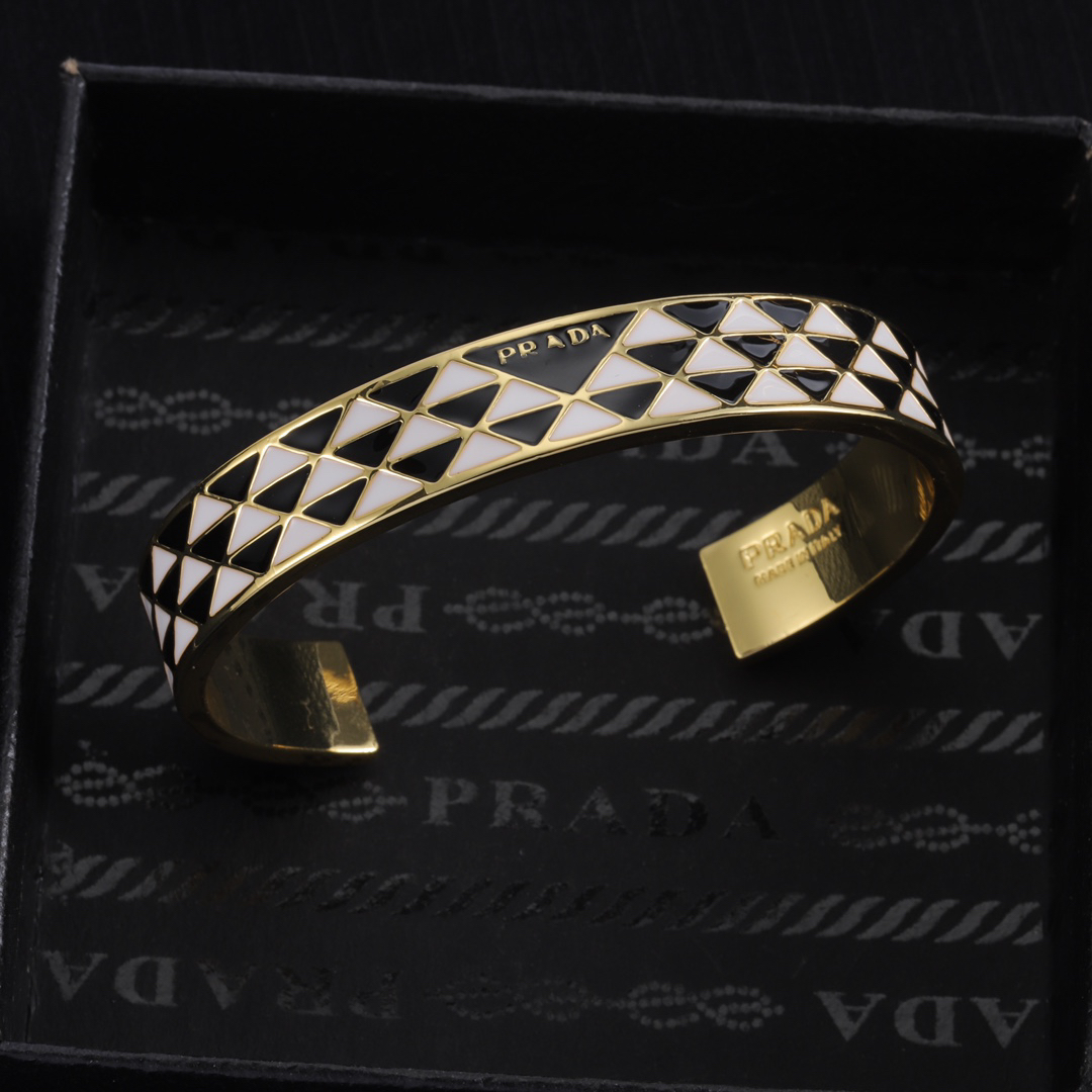 プラダ「Prada」プラダ マルチカラー メタル ブレスレット