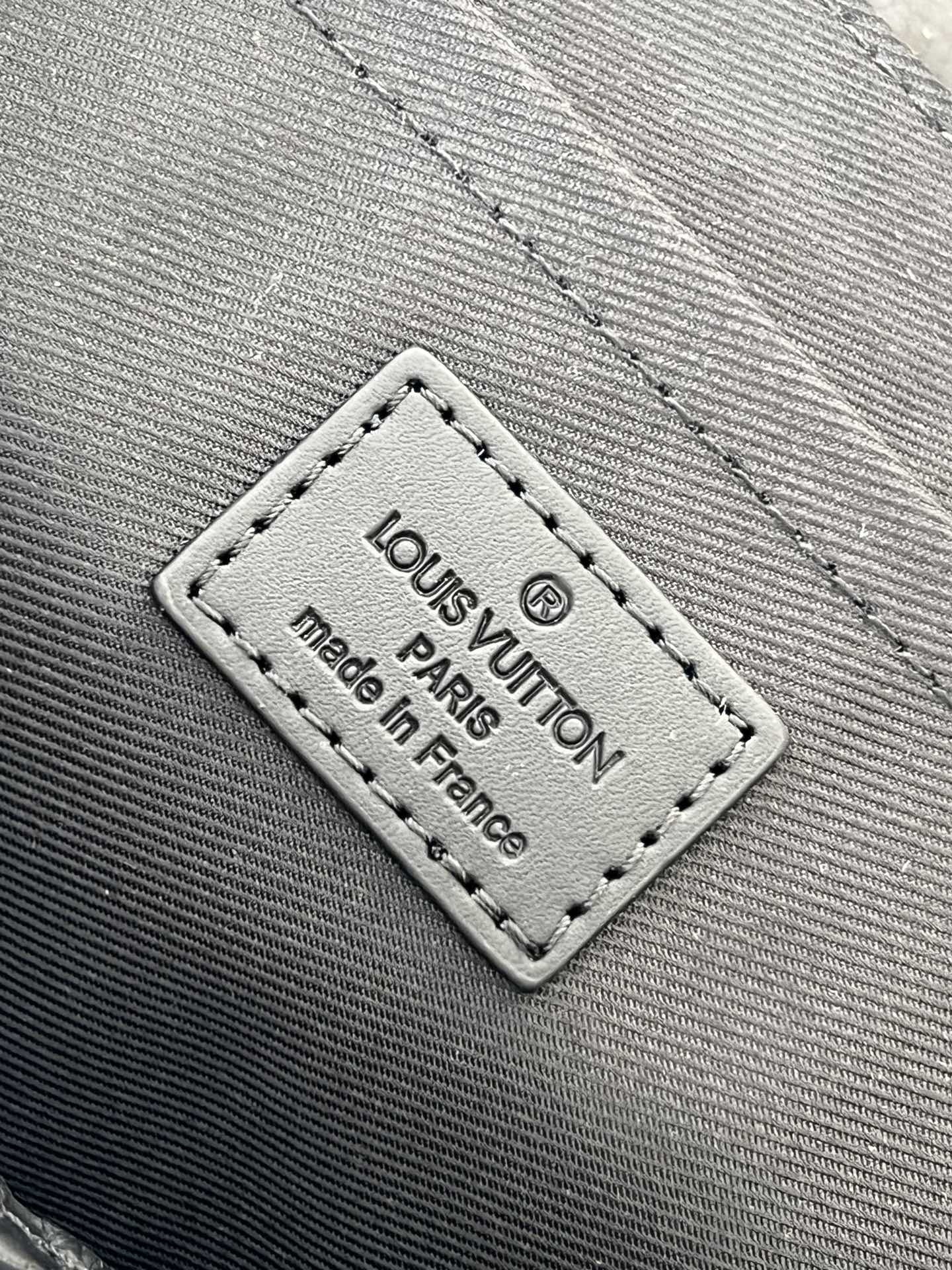 ルイ・ヴィトン「Louis Vuitton」スタイリッシュ メッセンジャーバッグ