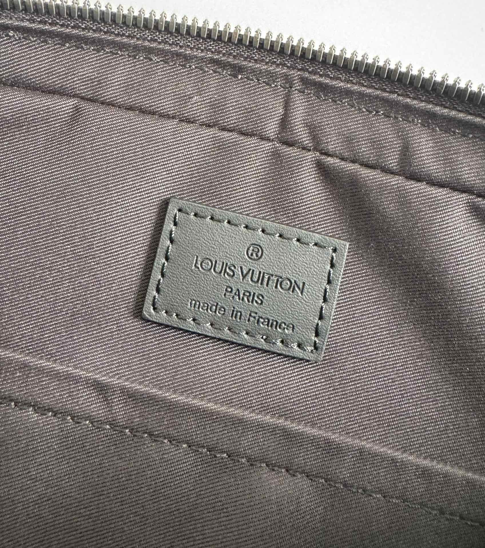 ルイ・ヴィトン「Louis Vuitton」スタイリッシュ メッセンジャーバッグ