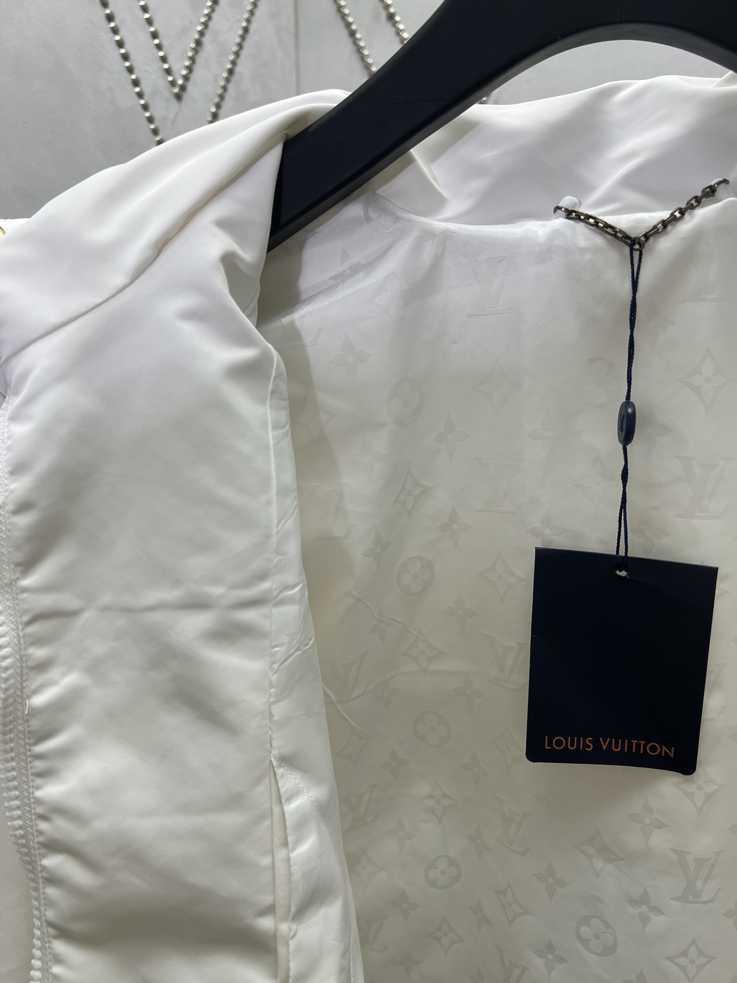 ルイ・ヴィトン「Louis Vuitton」  2025SS シングルカラー ウィンドブレーカー ジャケット