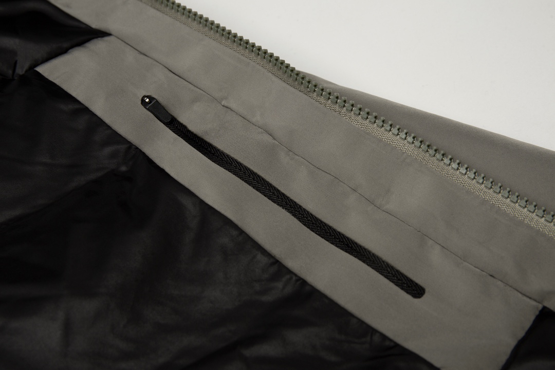 アークテリクス「ARC'TERYX」 ユニセックス フード付きスキーダウンパーカー