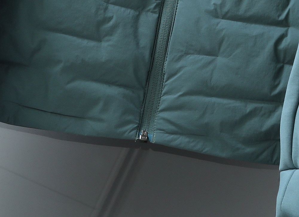 アークテリクス「ARC'TERYX」シームレス ダウンジャケット メンズ