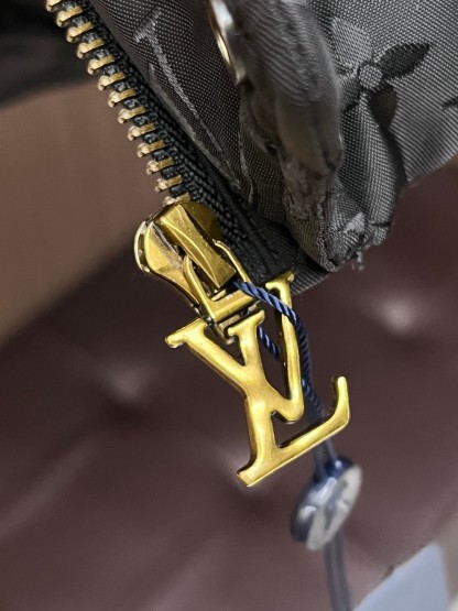 ルイ・ヴィトン「Louis Vuitton」‌ MONOGRAM PILLOW ダウンジャケット