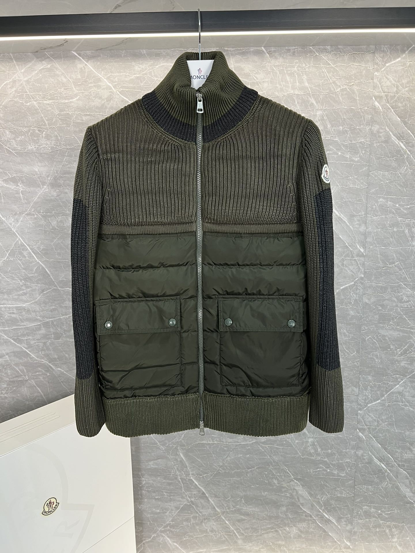 カナダグース「Canada Goose」Cardigan ストライプニットダウンジャケット