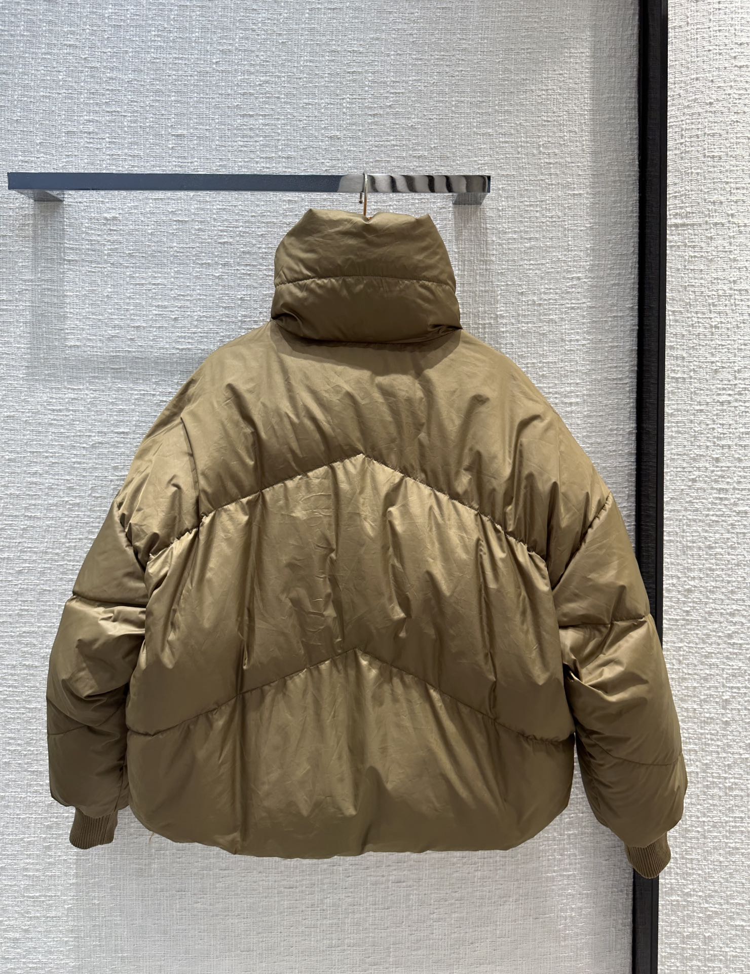 エルメス「Hermès」 2025秋冬 ダウンジャケット