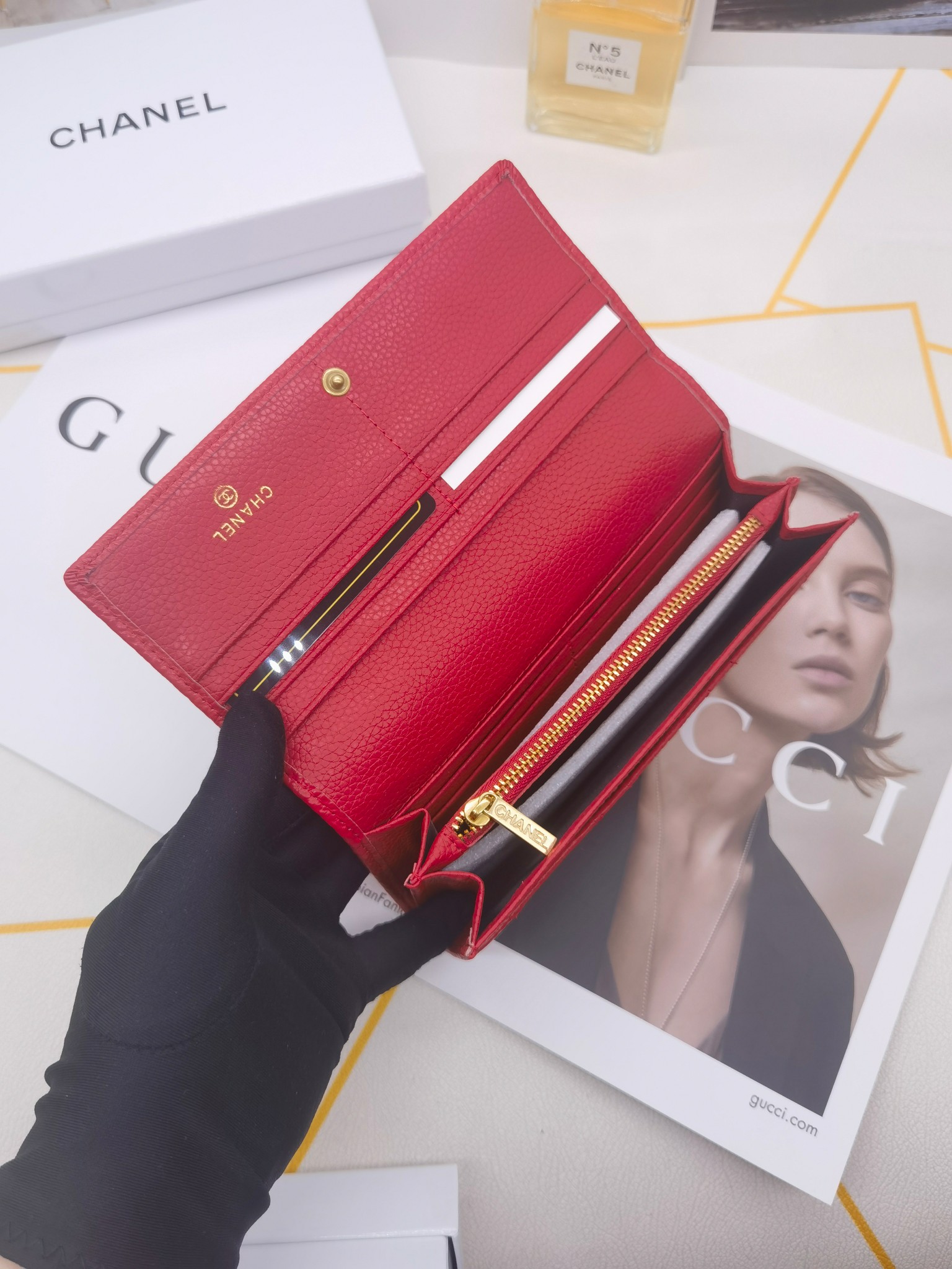 シャネル「Chanel」二つ折りレザーウォレット