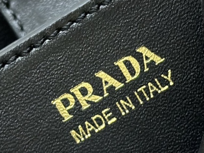 プラダ「Prada」パニエ バッケットバッグ