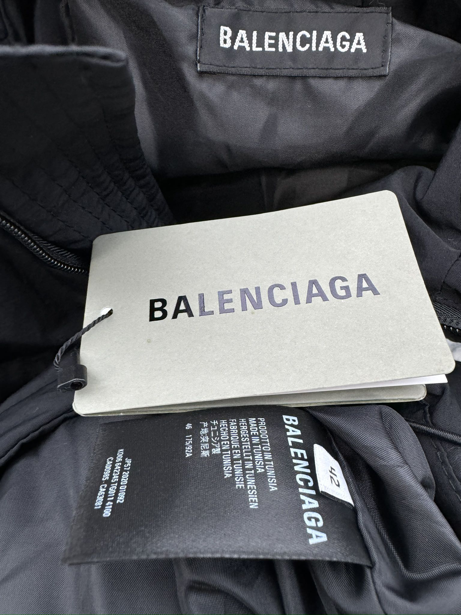 バレンシアガ「Balenciaga」‌BALENCIAGA × MANCHESTER UNITED 10番 パッチワーク サッカーダウンジャケット