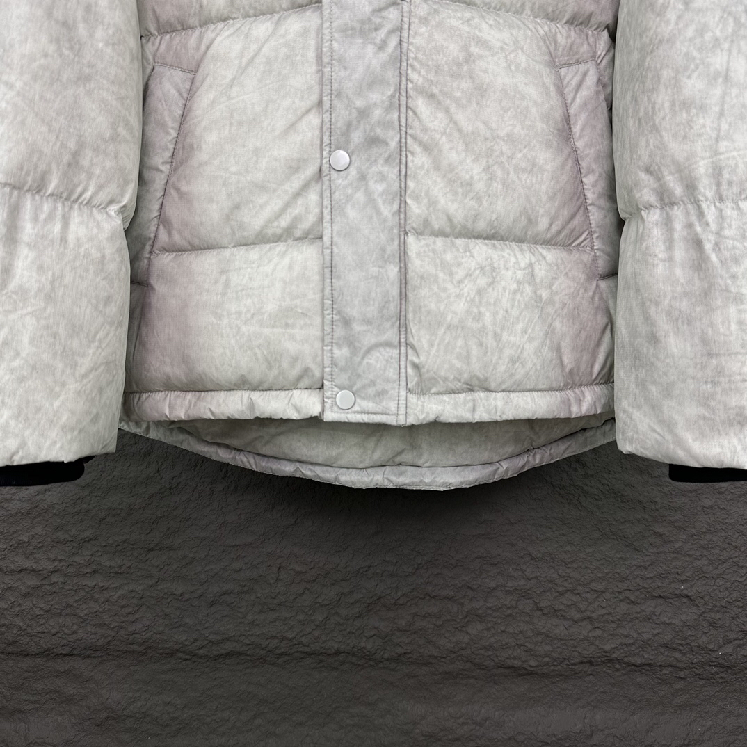 バレンシアガ「Balenciaga」‌2024秋冬最新ダウンジャケット