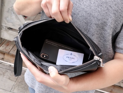 プラダ「Prada」フルレザー ロングウォレット