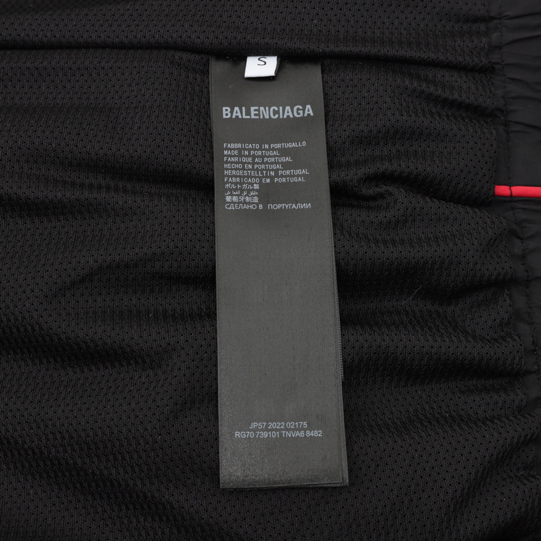 バレンシアガ「Balenciaga」‌アルファベット刺繍ジッパージャケット
