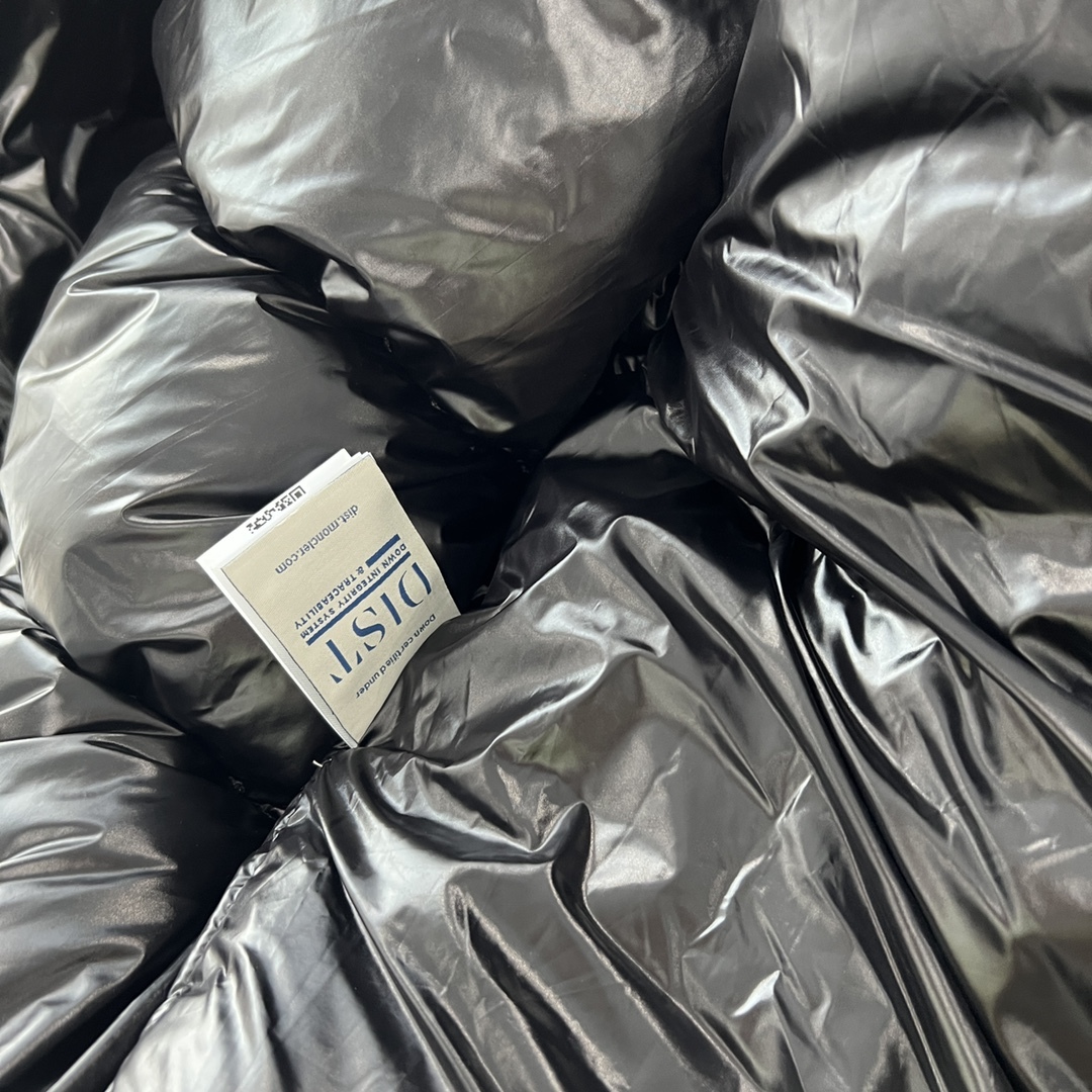 モンクレール「Moncler」ブラックレーベル ブラックウォリアー ショートダウンジャケット