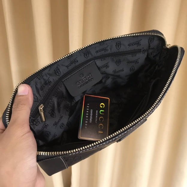 グッチ「Gucci」プレミアム ロック付き レザー ポシェット