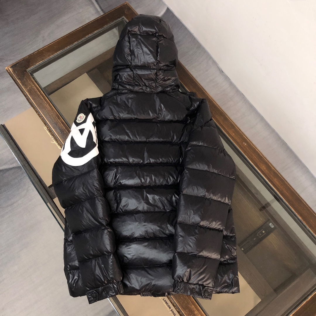 モンクレール「Moncler」テックキャンプ フード付き ダウンジャケット