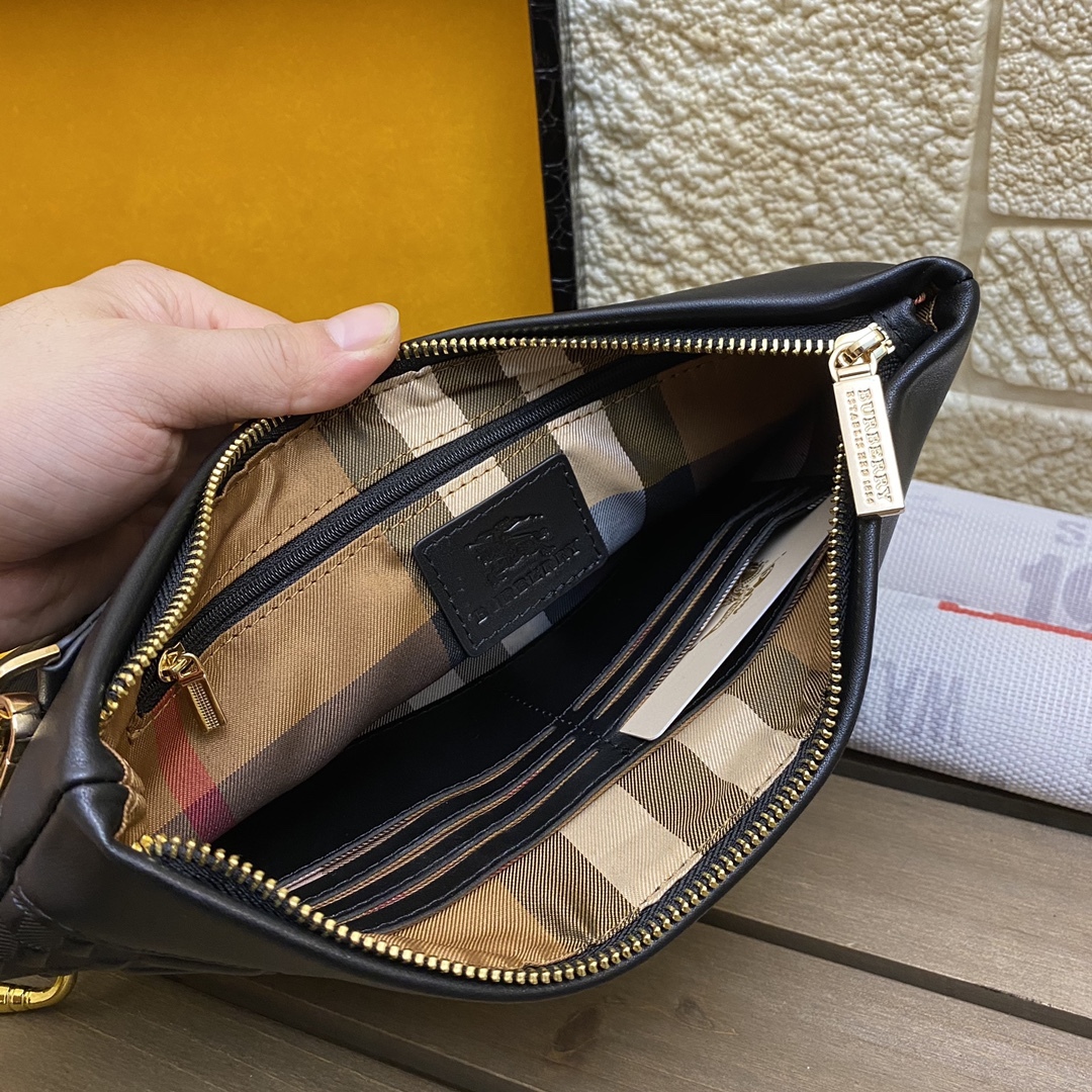 バーバリー「Burberry」メンズ ソフトレザー ポシェット