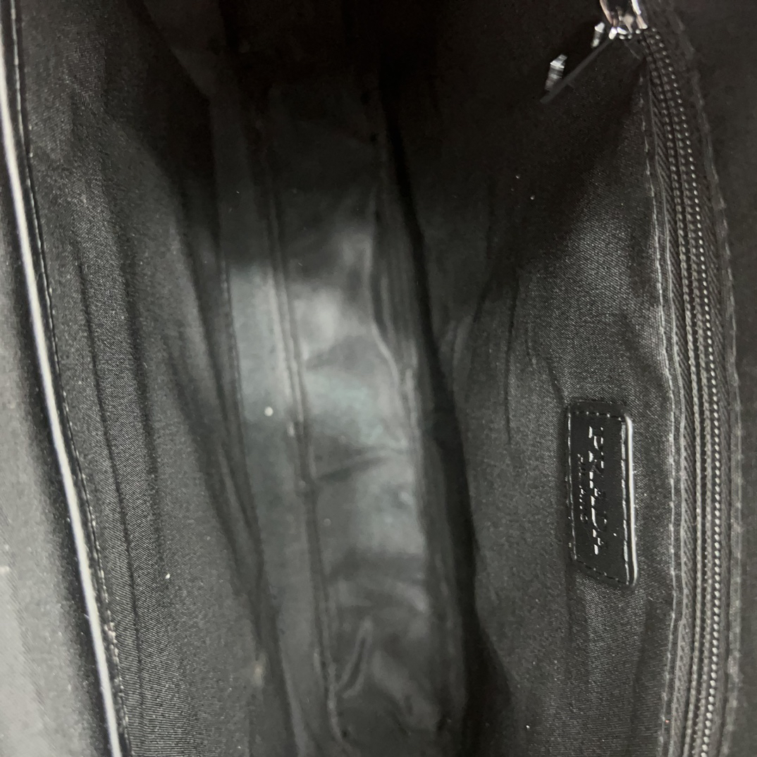 プラダ「Prada」ウォーターパターン レザー トートバッグ